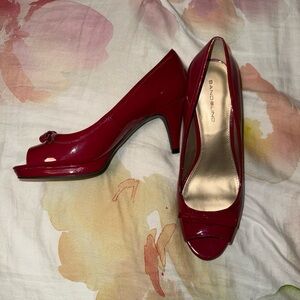 Bandolino Women's Red Patent Peep-Toe Heels